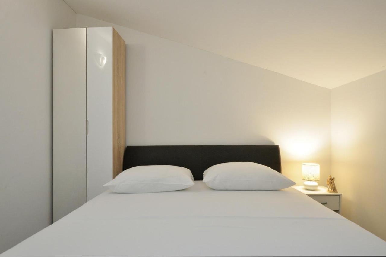 Apartmani Vedrana, Murter Eksteriør bilde