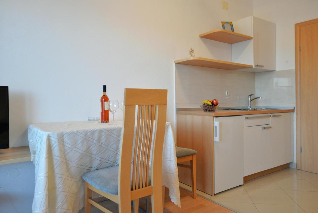 Apartmani Vedrana, Murter Eksteriør bilde