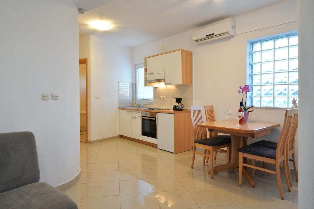 Apartmani Vedrana, Murter Eksteriør bilde