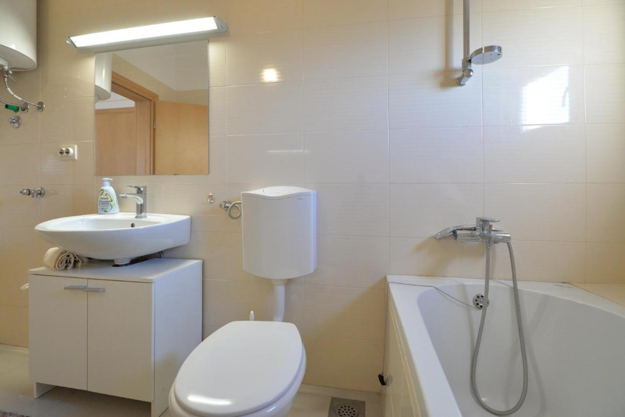 Apartmani Vedrana, Murter Eksteriør bilde