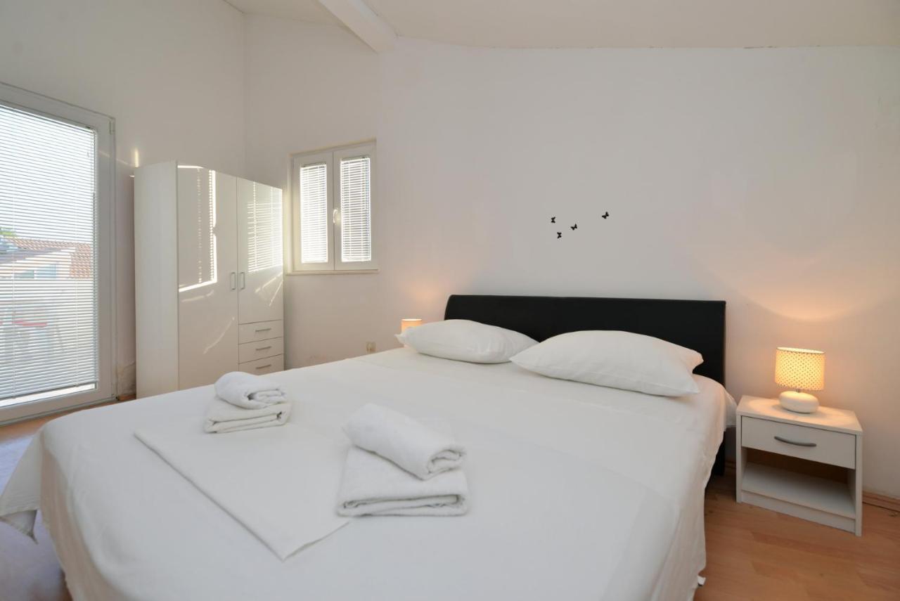 Apartmani Vedrana, Murter Eksteriør bilde