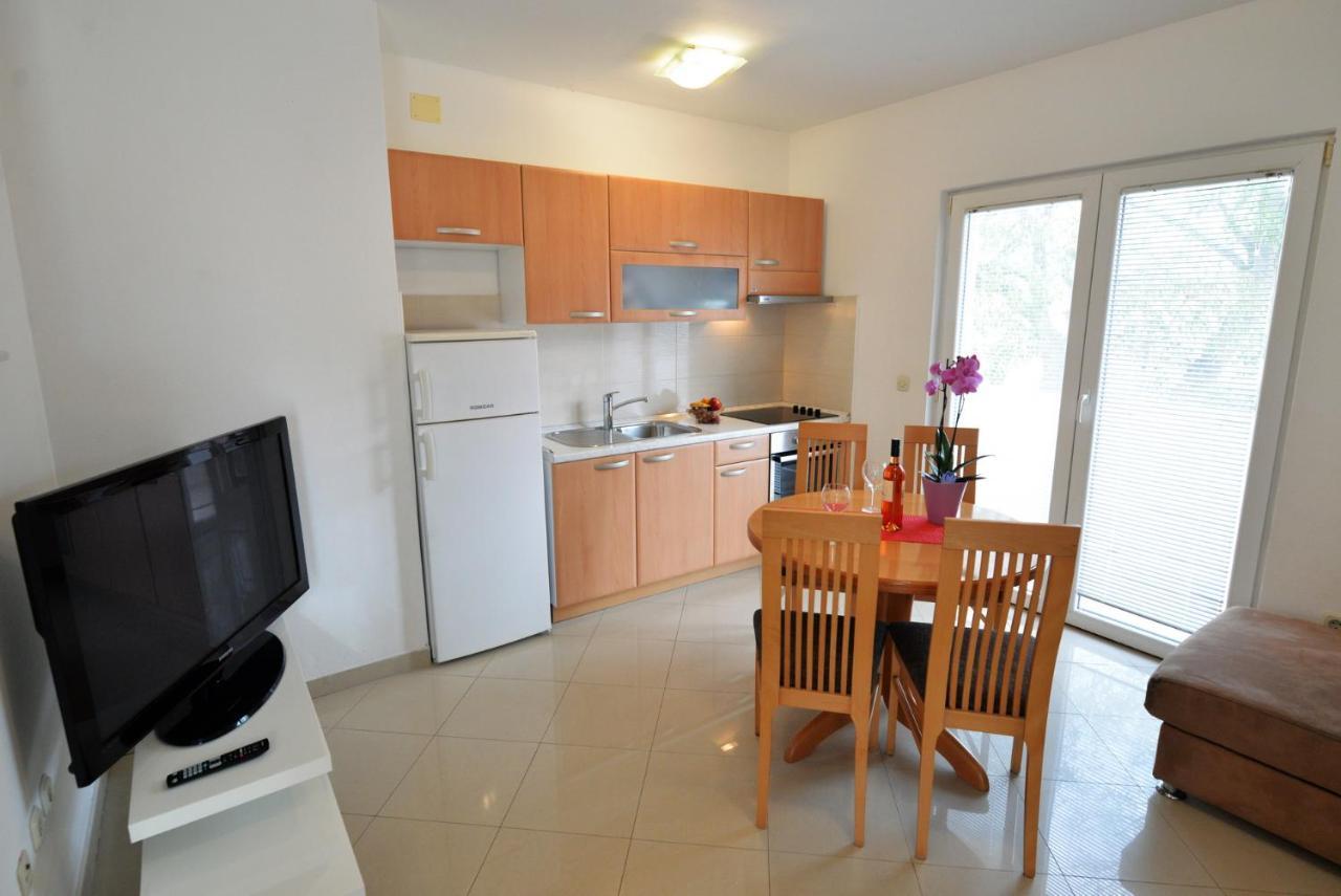 Apartmani Vedrana, Murter Eksteriør bilde