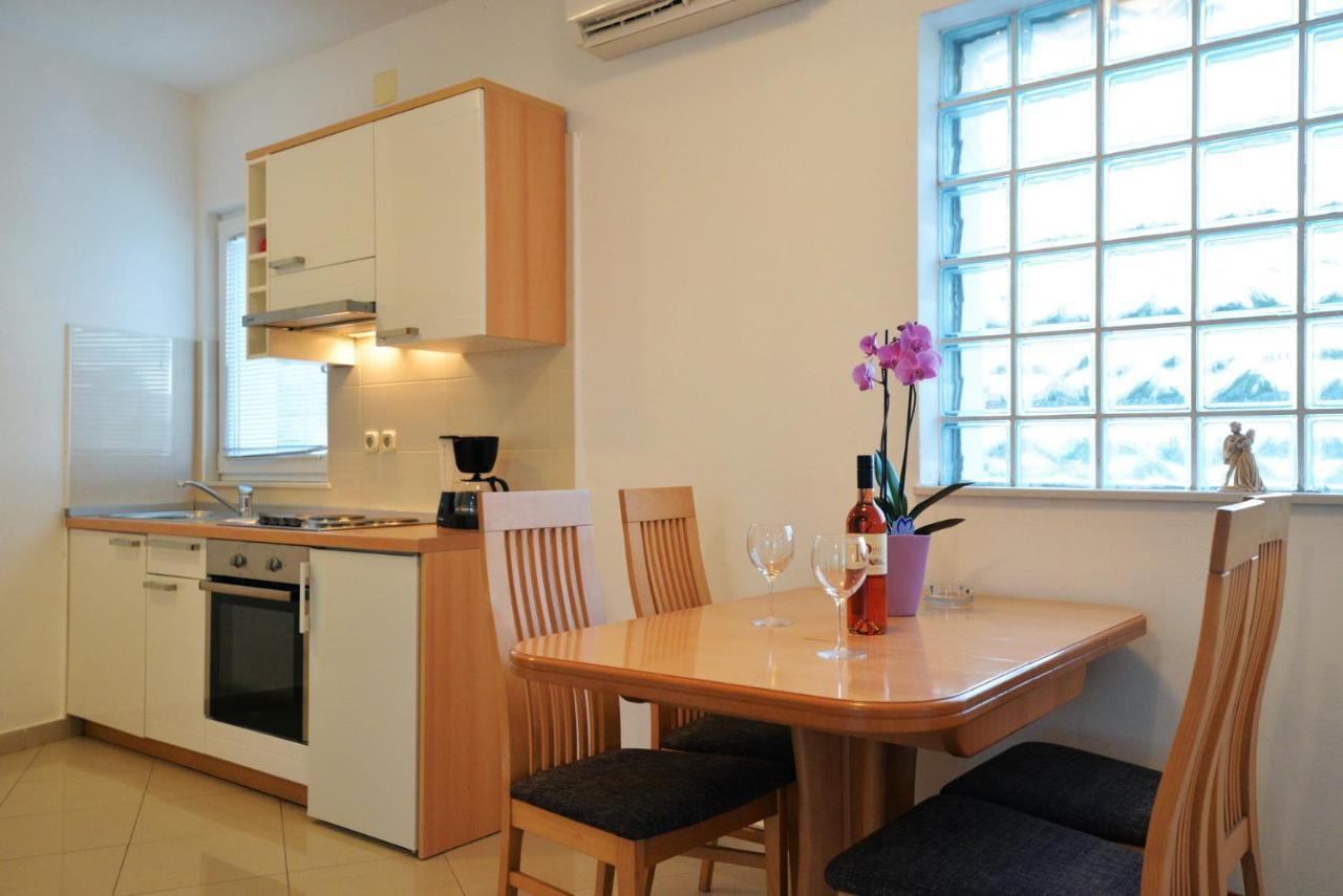 Apartmani Vedrana, Murter Eksteriør bilde