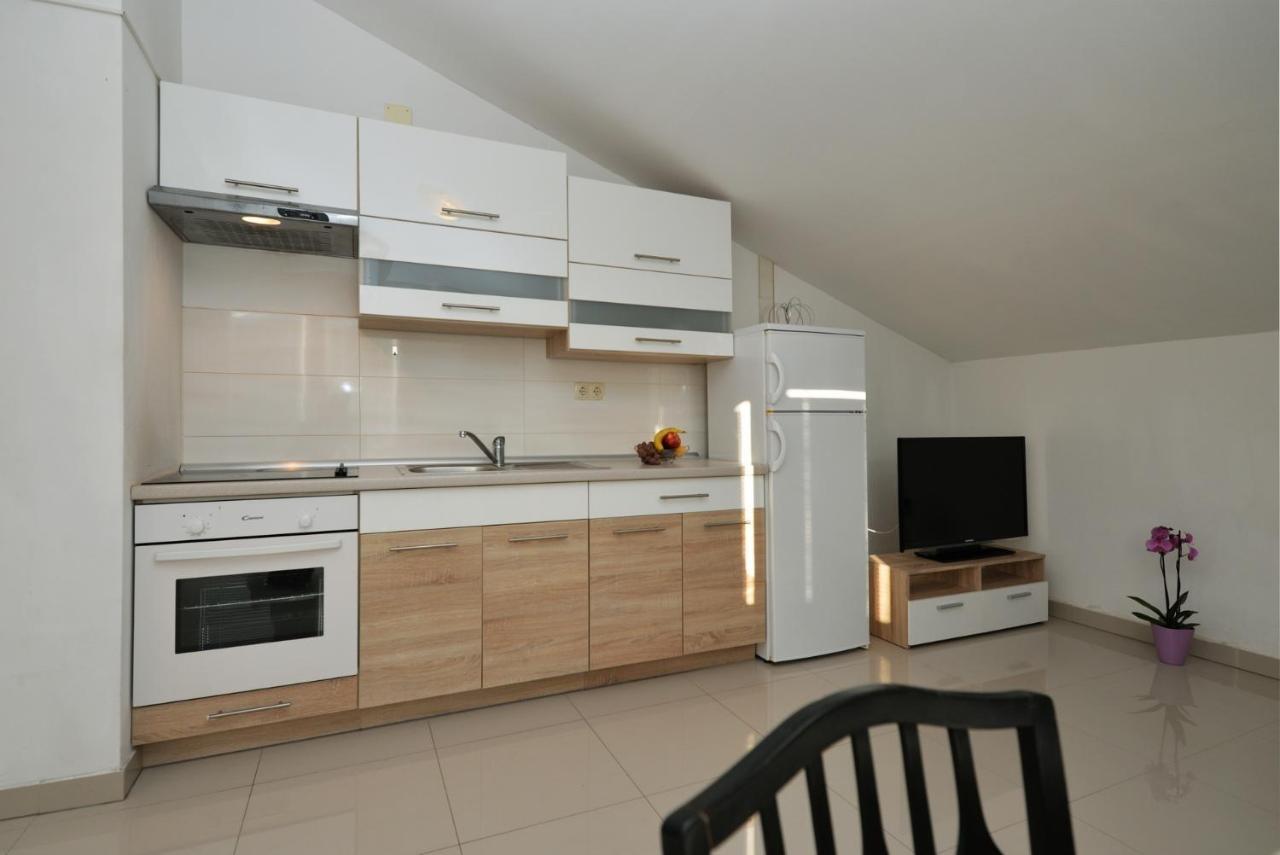 Apartmani Vedrana, Murter Eksteriør bilde